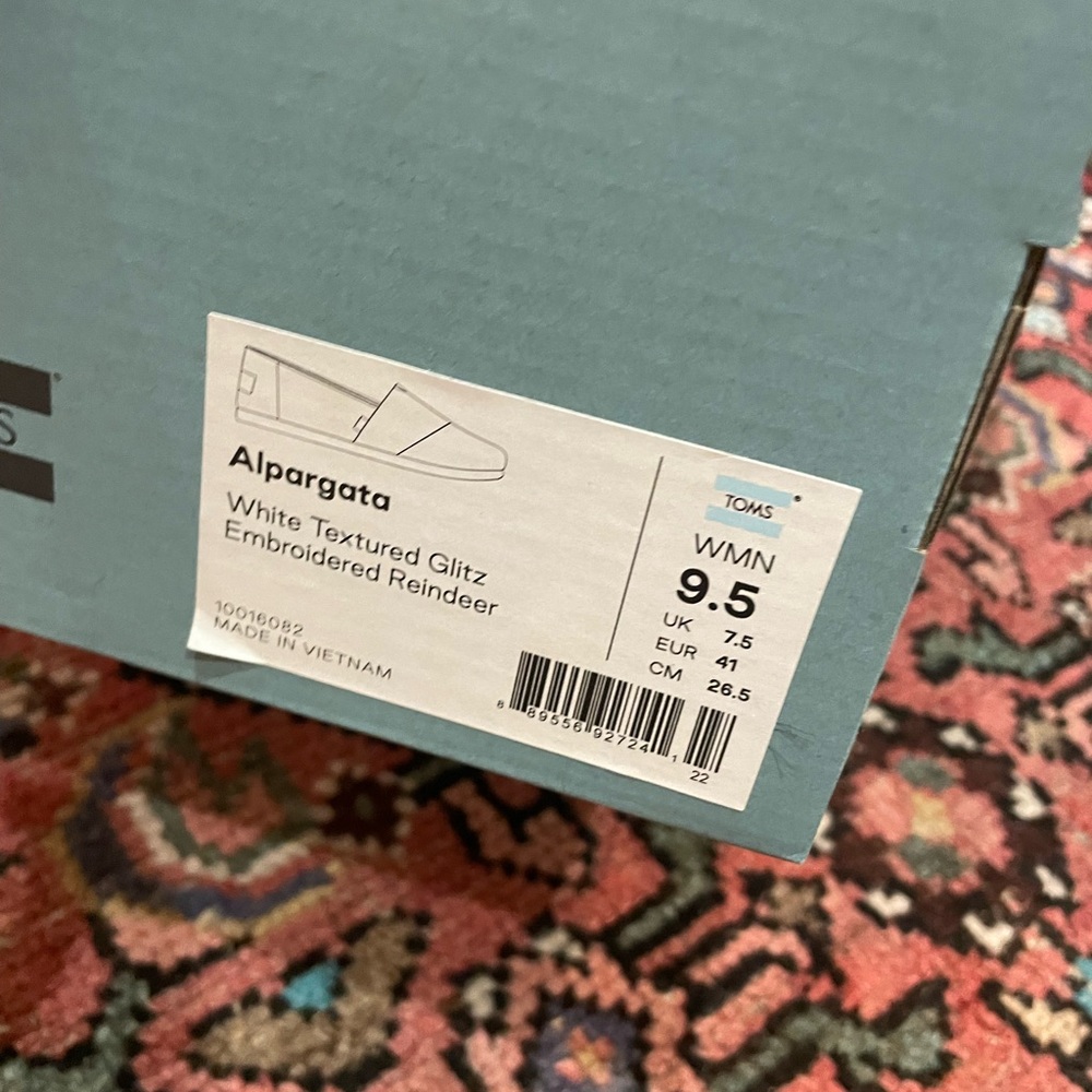 TOMS holiday shoes 9.5 - Picture 3 of 3